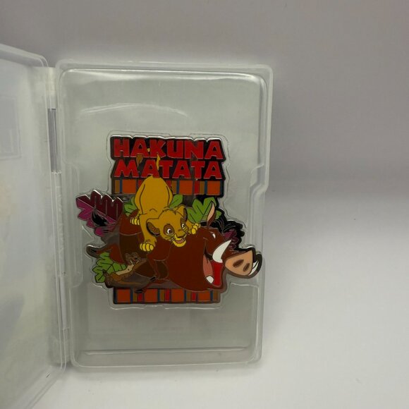 Disney Pin The Lion King VHS Tape Case Hakuna Matata Monogram Limited Edition - Picture 4 of 5